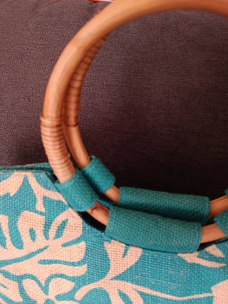 Bolso de playa con asas de bambú