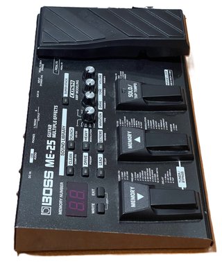 Pedaliera multieffetto per chitarra BOSS ME-25.