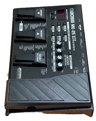 Pedaliera multieffetto per chitarra BOSS ME-25.