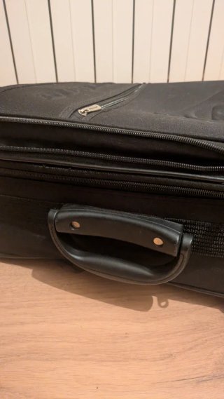 Maleta mediana Dunlop negra