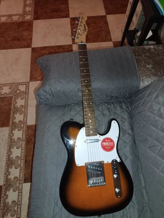 Guitarra Squier Telecaster.