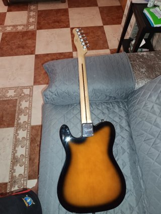 Guitarra Squier Telecaster.