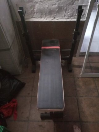 Banco de pesas con soporte
