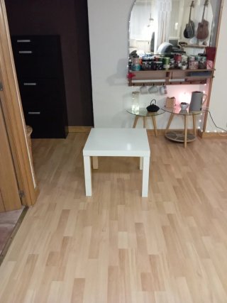 Mesa auxiliar blanca
