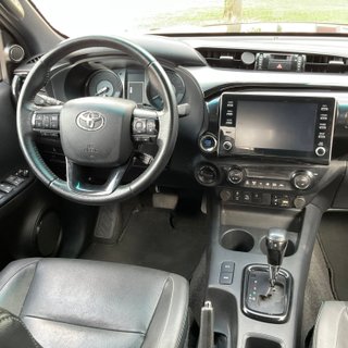 TOYOTA HILUX INVENCIBLE AUTOMÁTICO
