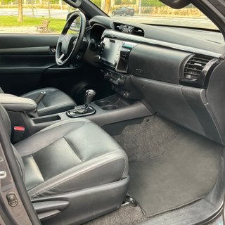 TOYOTA HILUX INVENCIBLE AUTOMÁTICO