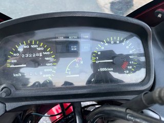 Kawasaki GPZ 500 S Roja y Blanca