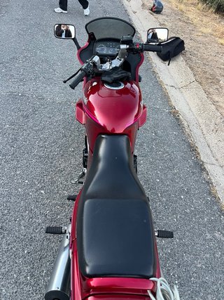 Kawasaki GPZ 500 S Roja y Blanca