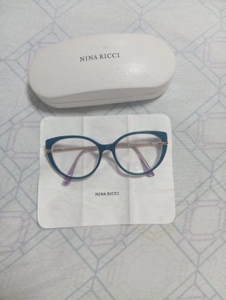Gafas Nina Ricci Azul Marino con detalles dorados