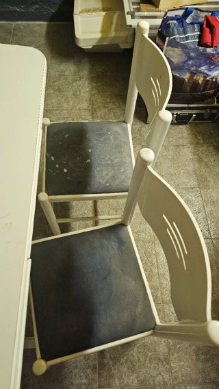 Mesa de cocina con 2 sillas