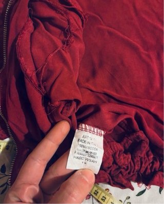 Bomber ligero rojo con estampado de leopardo