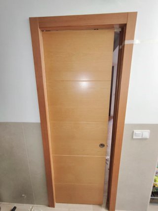 Instalación puerta mampara y tarima flotante