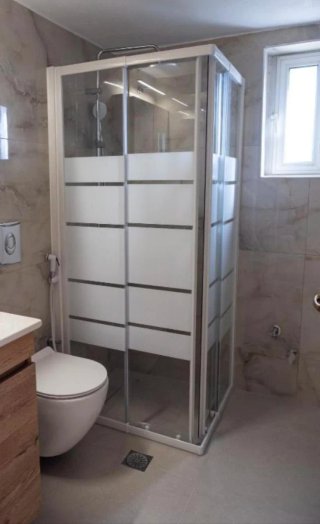 Instalación puerta mampara y tarima flotante