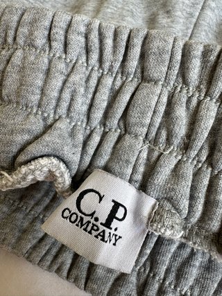 CP Company Pantalón Corto Gris