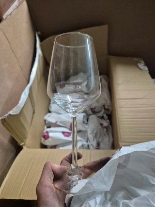 Diferentes copas y vasos de cañas