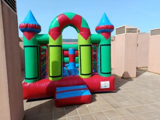 Alquiler sillas y mesas y hinchables