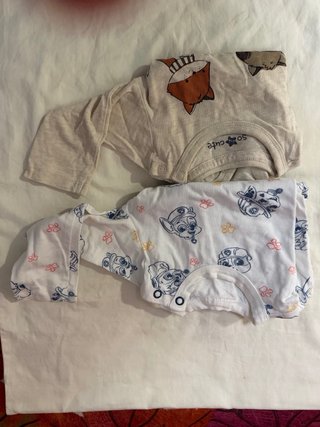 Lote 4 Camisetas 1,5€ Manga Larga Bebé 3-9 Meses
