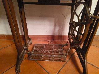 Máquina de coser Singer Hexagon con mesa