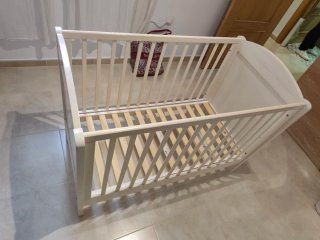 Cuna blanca de madera