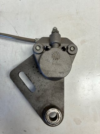 Pinza y bomba freno trasero Derbi Senda