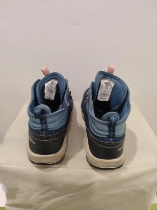 Botas de montaña Quechua azules y rosas