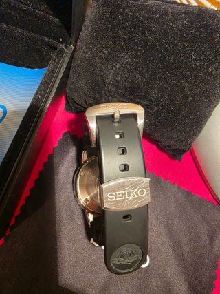 Reloj Seiko Negro y Plateado