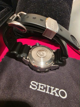 Reloj Seiko Negro y Plateado