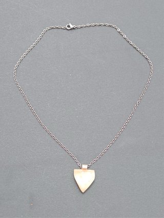 Collar elegante piedra natural