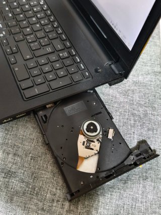 Portátil Dell Inspiron 15 (i3 / 8GB RAM / 1TB HDD)