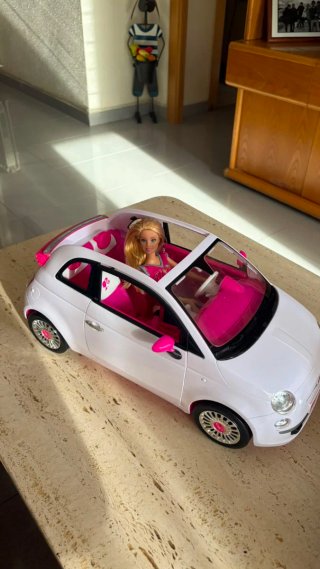 Coche Barbie Fiat 500 Rosa y Blanco y Barbie
