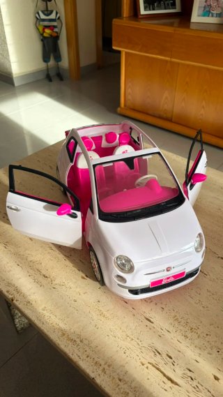 Coche Barbie Fiat 500 Rosa y Blanco y Barbie