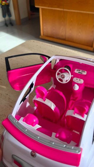 Coche Barbie Fiat 500 Rosa y Blanco y Barbie