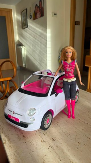 Coche Barbie Fiat 500 Rosa y Blanco y Barbie