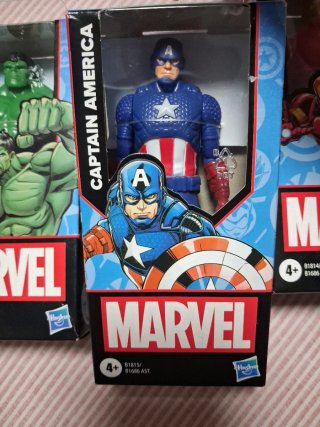 Lote 4 Figuras Marvel: Black Panther, Hulk, Capitá