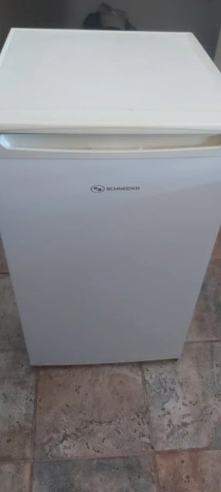 Frigorífico bajo encimera blanco marca Schneider