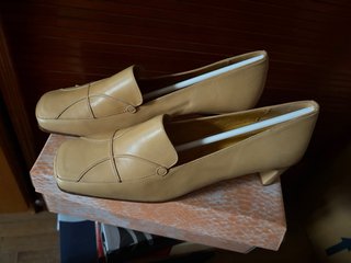 Zapatos de tacón piel beige