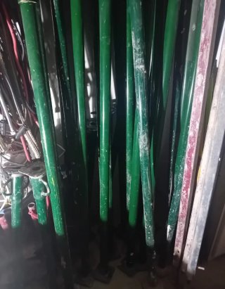 Puntales de obra metálicos