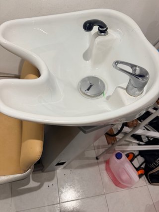 Lavabo de peluquería con silla