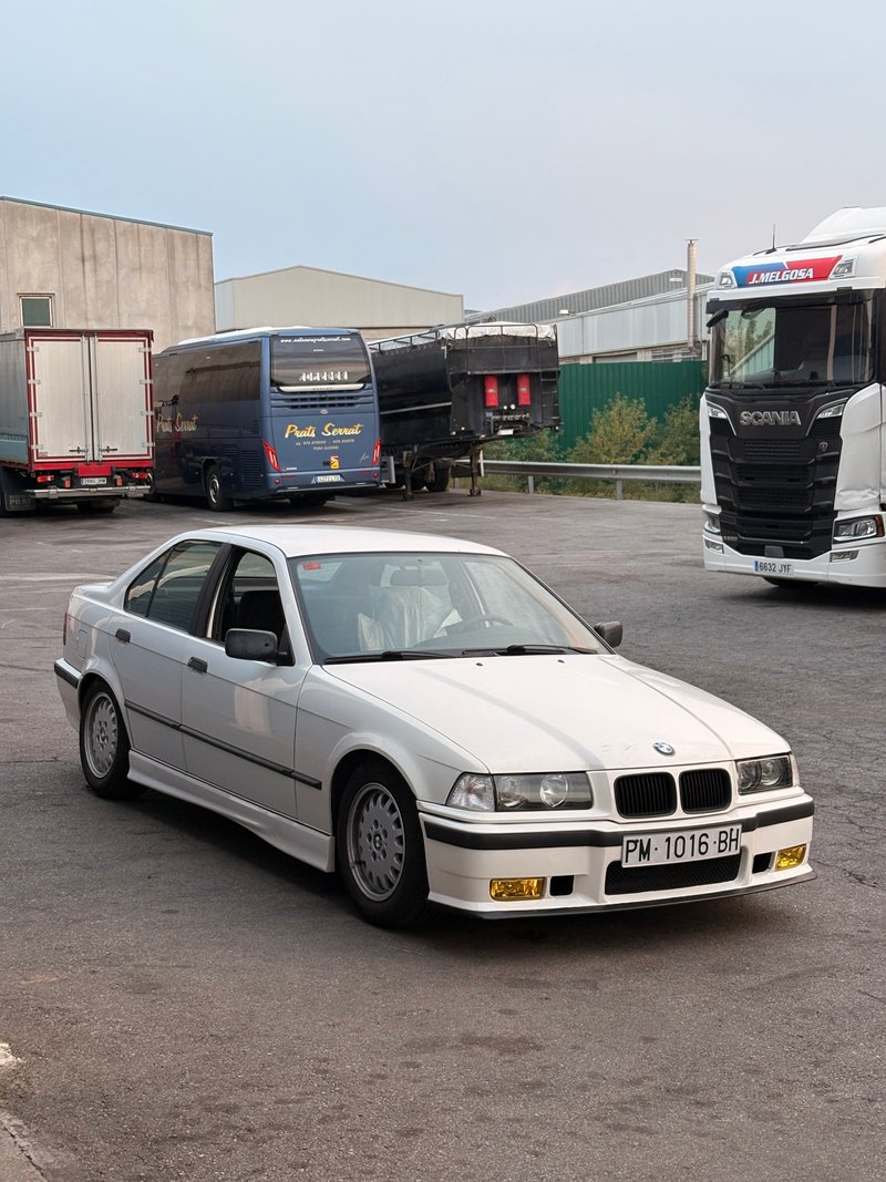 BMW e36 325I berlina - foto 1
