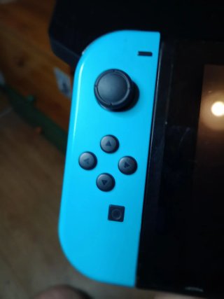 Nintendo Switch V2 con Joy-Cons Azul y Rojo