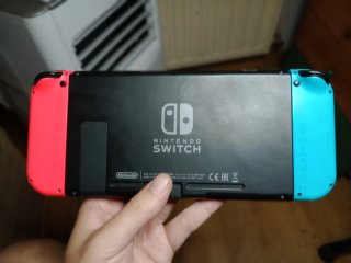 Nintendo Switch V2 con Joy-Cons Azul y Rojo