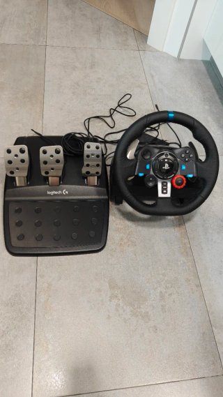 Volante Logitech G29 con Pedales