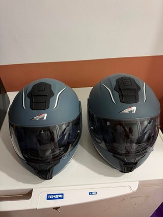 Casco de moto integral gris