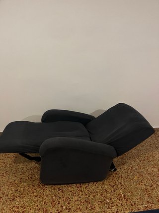 Sillón reclinable de tela gris