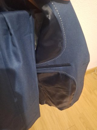 Traje azul de fábrica con botones