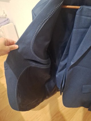 Traje azul de fábrica con botones