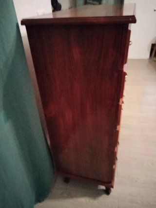 Cómoda de madera marrón con 6 cajones