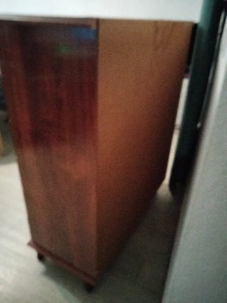 Cómoda de madera marrón con 6 cajones