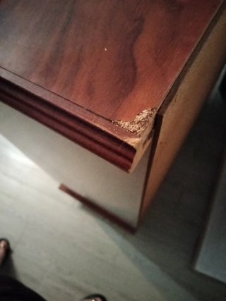 Cómoda de madera marrón con 6 cajones