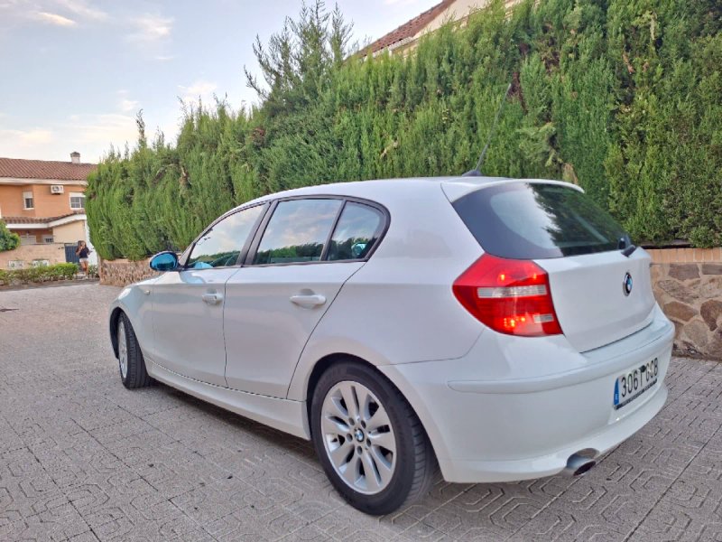 BMW Serie 1 2009 - foto 1